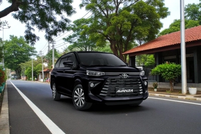 Adu Irit & Nyaman_ Rental Avanza vs Xenia